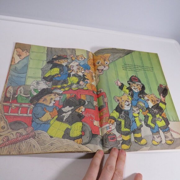 Firemouse 1980s (Old Thin Pages)Weekly Reader Paper Back Firefighter - Picture 14 of 14